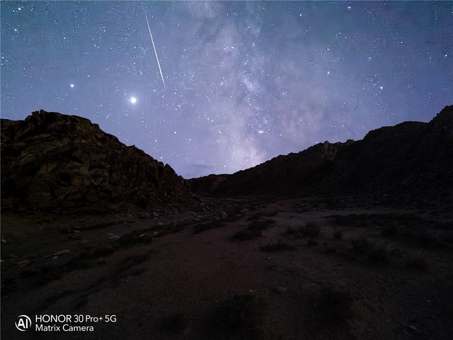 荣耀30系列记录流星雨 视觉盛宴浪漫至极 