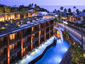 天河路一酒店亮灯撑广州，战胜疫情一定